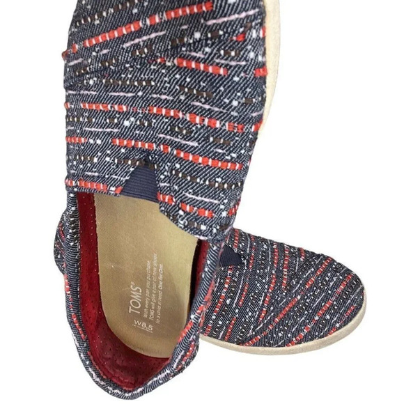Toms Size 8.5 Womens Slip On Flats Textures Blue Red White Fabric Rubber Sole - Picture 4 of 8
